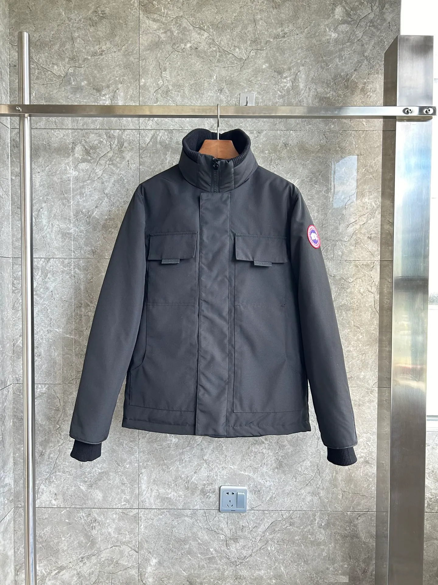 P840 E24 model 5816M Expedition men's model black. Sizes: XS S M L XL XXL.